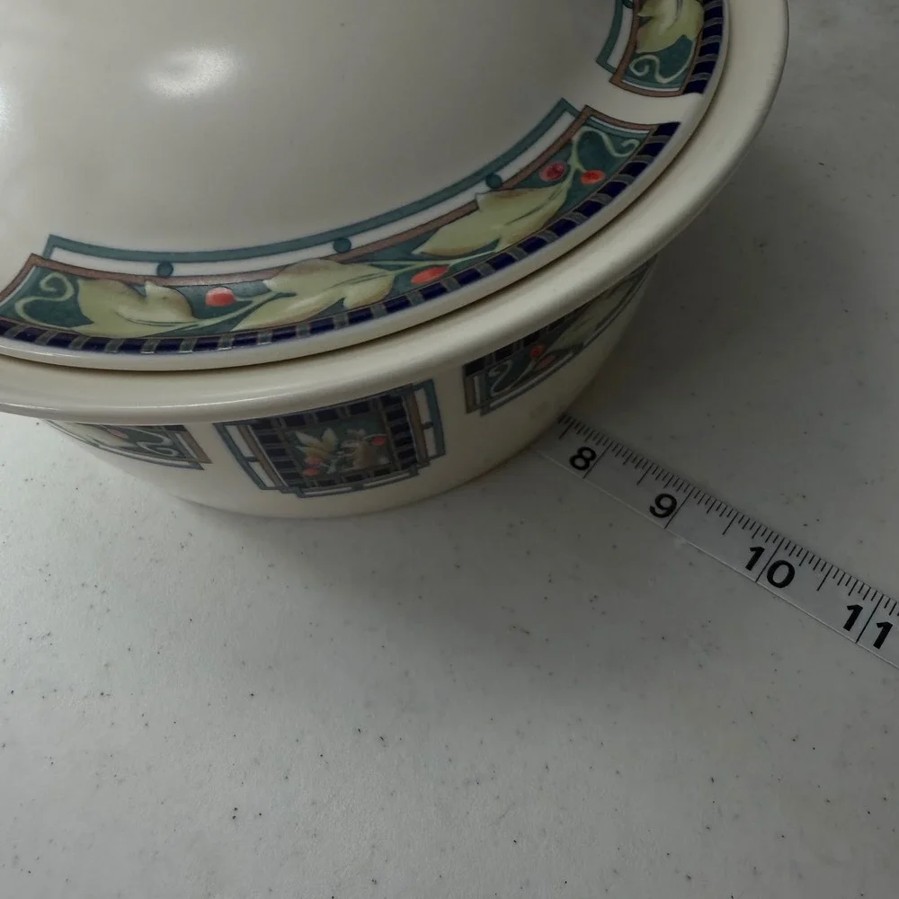 Pfaltzgraff Portfolio Forest Covered Casserole Dish Round Stoneware Cream Green